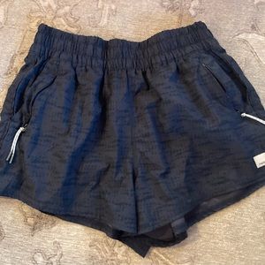 Vuori dash shorts